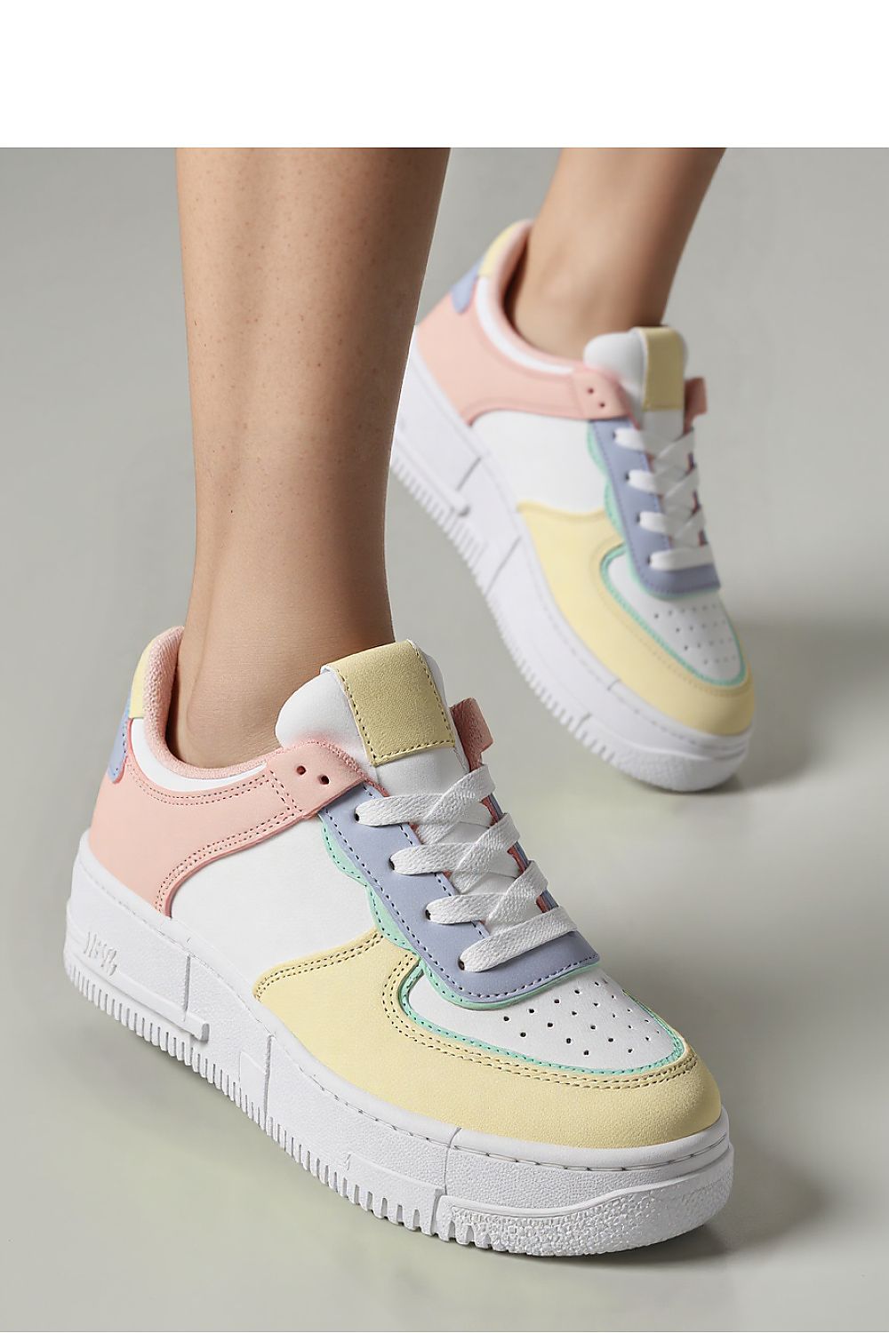 Sport Shoes model 210183 Inello
